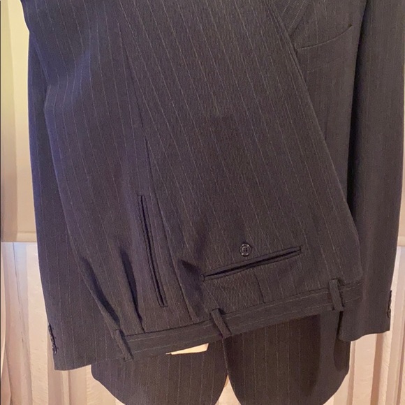 Lubiam by Christian St.John elegant suit, 42R - Picture 9 of 10